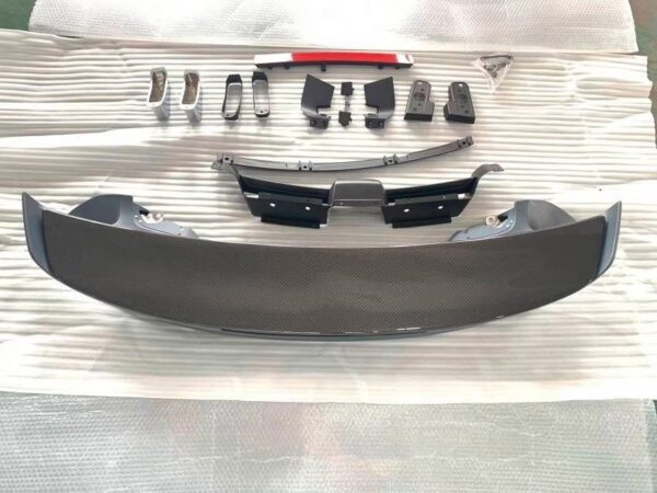 Carbon Heckspoiler passend für Porsche 911 992 Sport Optik – Bild 4